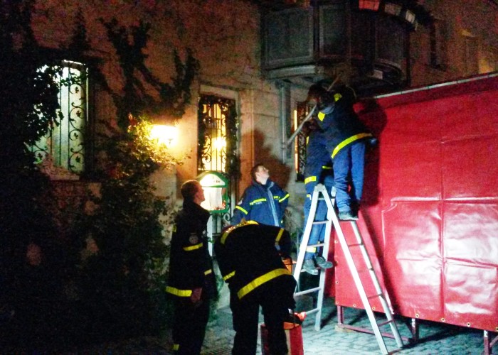 Fürther Altstadtweihnacht: Beim Aufbau der Bühne gibt es für die fleißigen Helfer viel zu tun.