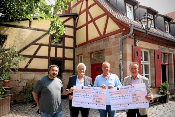 Spende über 20 000 Euro von Denkmalschutz- sowie Kulturstiftung für den Altstadtverein; Kamran Salimi, Horst Ohlmann, Siegfried Meiner (v.l i.)