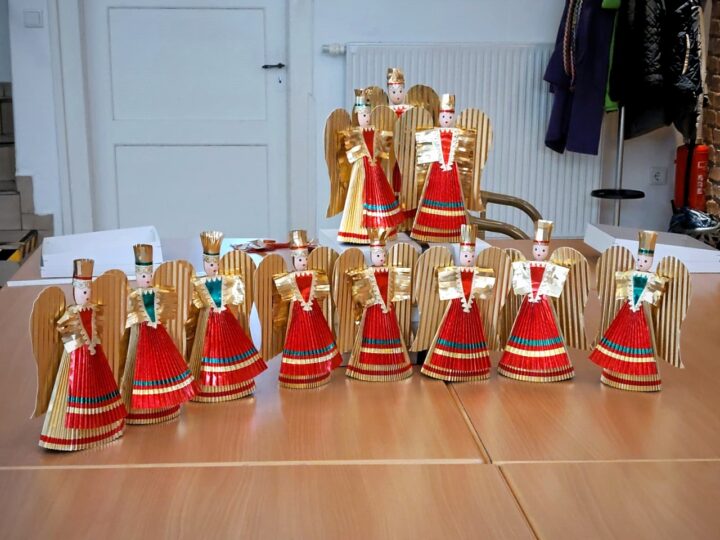 Funkelnde Rauschgoldengel-Parade (Foto: Renate Jesussek) Funkelnde Rauschgoldengel-Parade (Foto: Renate Jesussek)