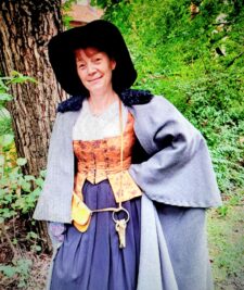 Die Nachtwächterin Josefine Brandt alias Claudia Lindenmeier (Foto: Tine Pospischil) Die Nachtwächterin Josefine Brandt alias Claudia Lindenmeier (Foto: Tine Pospischil)